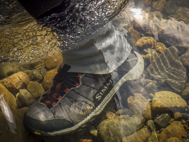 Ultralight Simms Flyweight Wading Boots Vibram Sole - Image 5